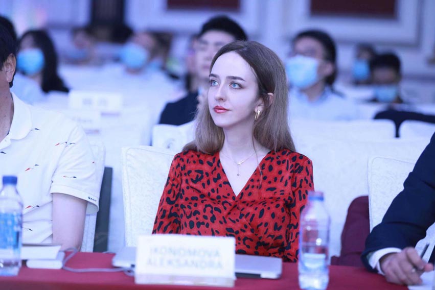 用創(chuàng)意賦能商業(yè)創(chuàng)新 打造有影響力的品牌｜歐賽斯外籍創(chuàng)意總監(jiān)Aleksandra專(zhuān)訪(fǎng)